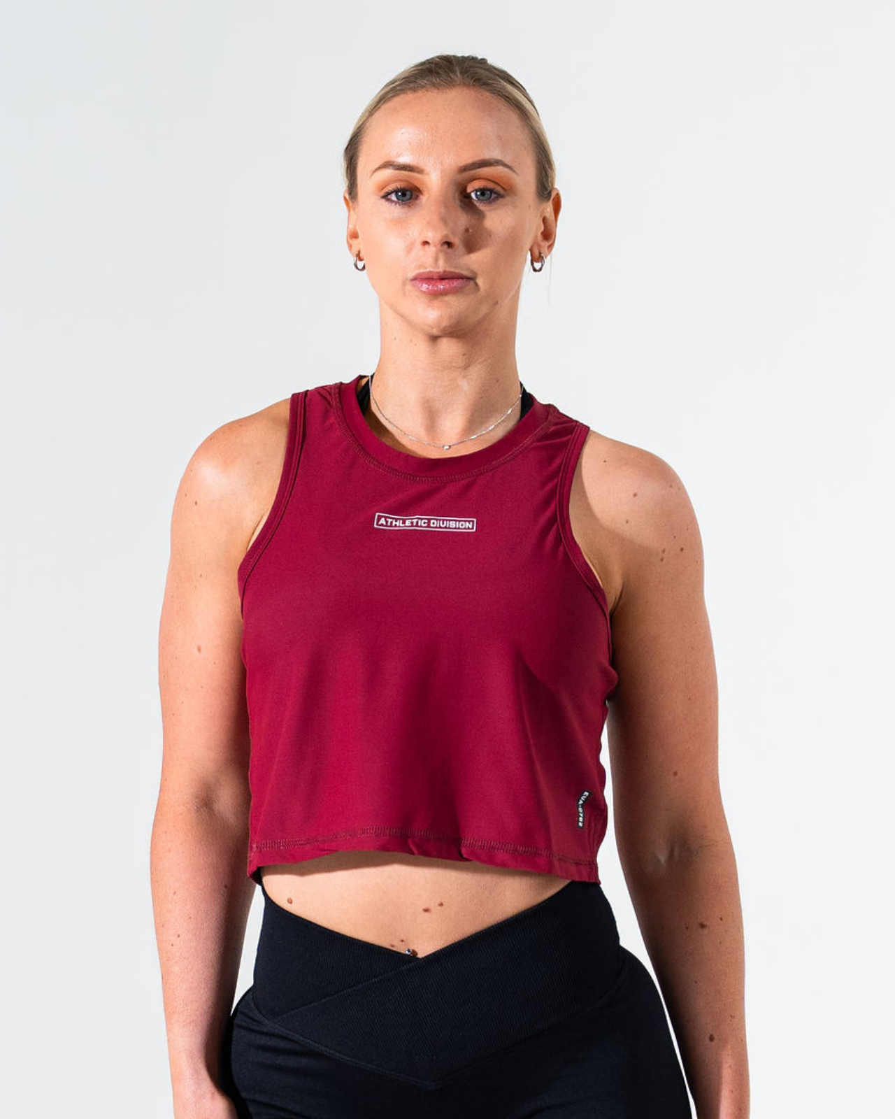 ATHLETIC DIVISION CROP TANK [DEEP RED]