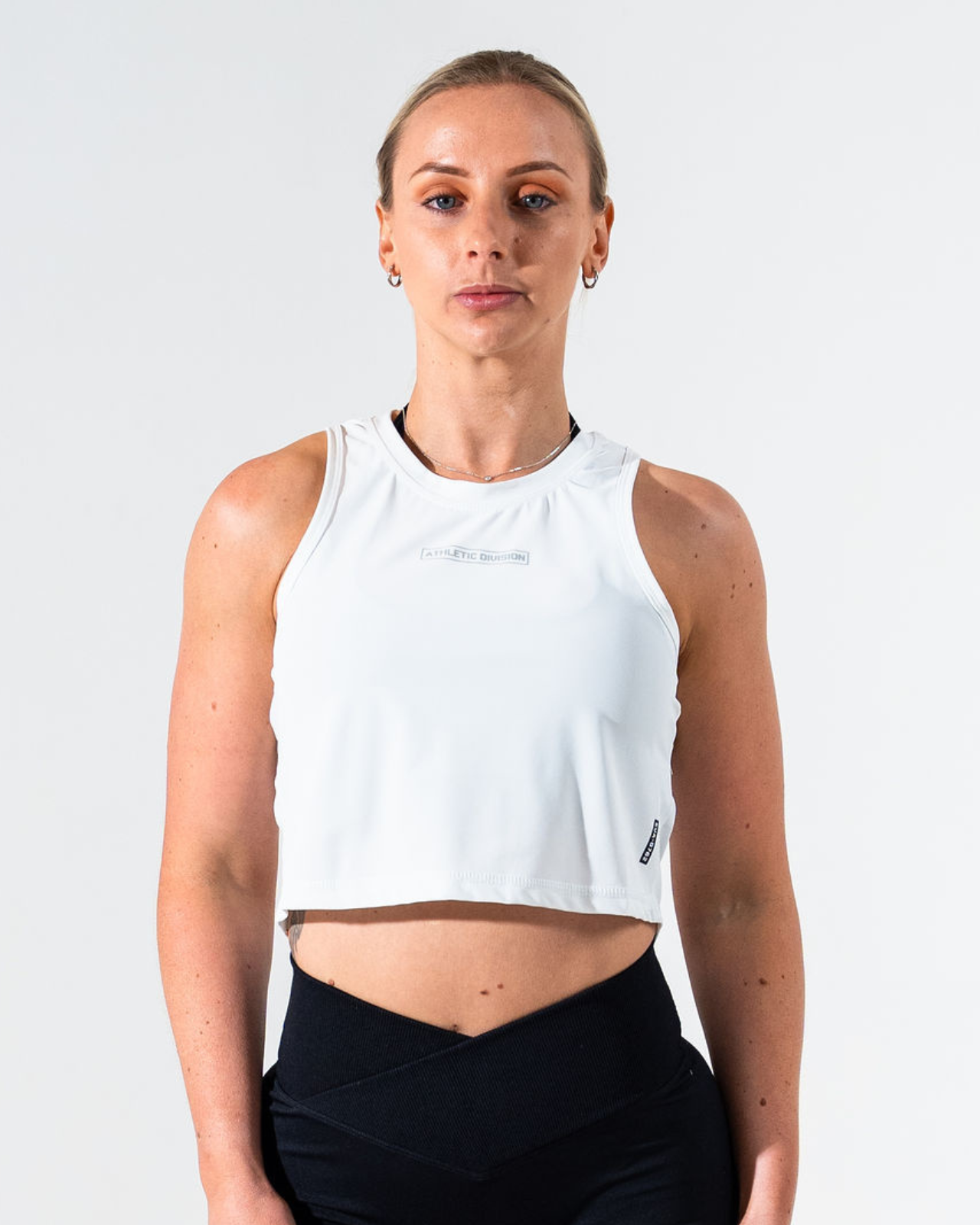 ATHLETIC DIVISION CROP TANK [WHITE]