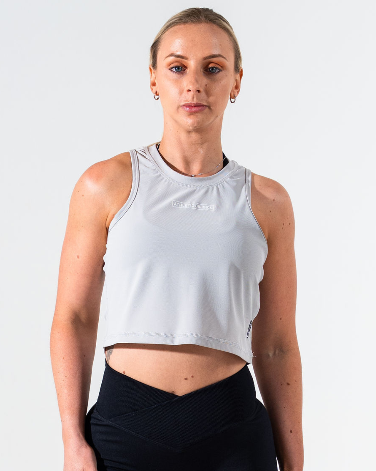 ATHLETIC DIVISION CROP TANK [SMOKE GREY]