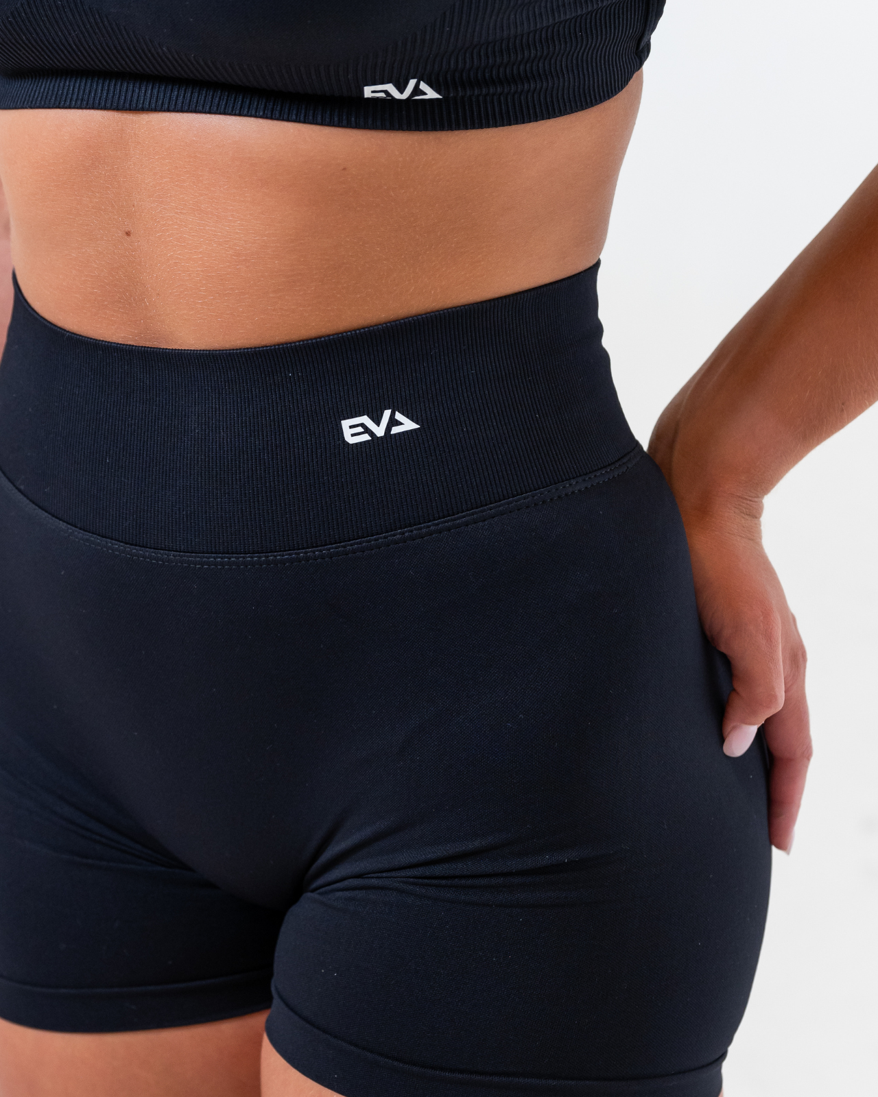 Aura Seamless Shorts [Black]