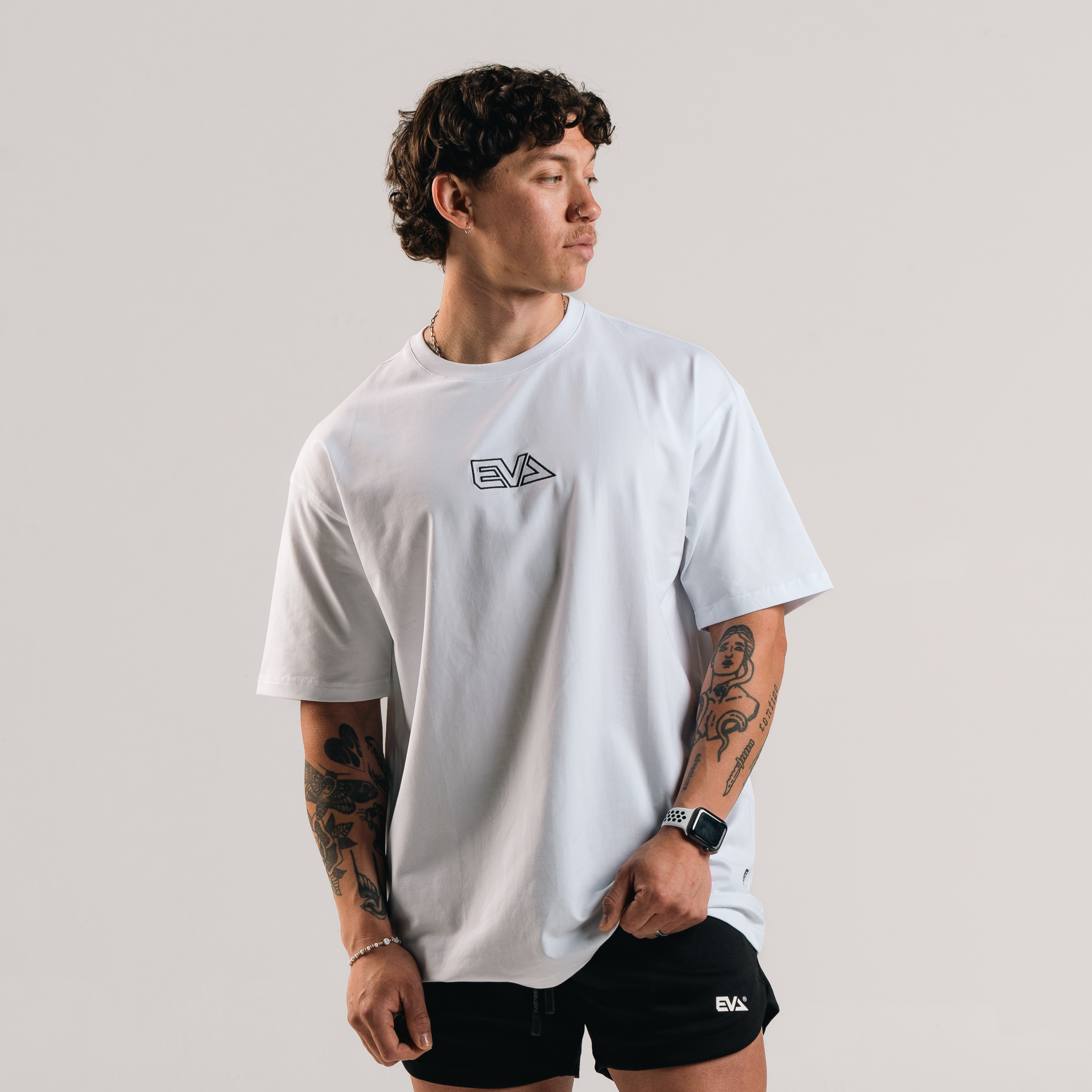 EVA8591 KNOCKOUT LONGLINE+ TEE [WHITE]