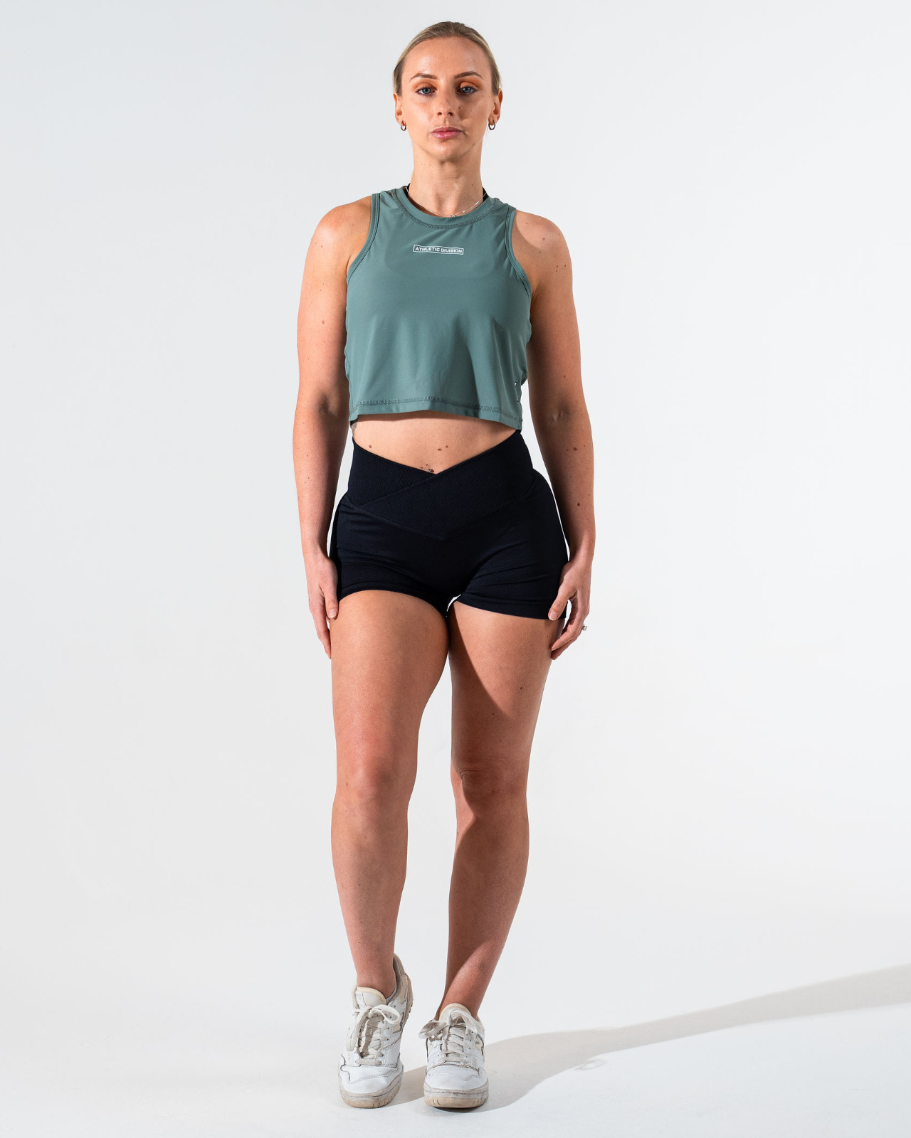 ATHLETIC DIVISION CROP TANK [DUSTY TEAL]