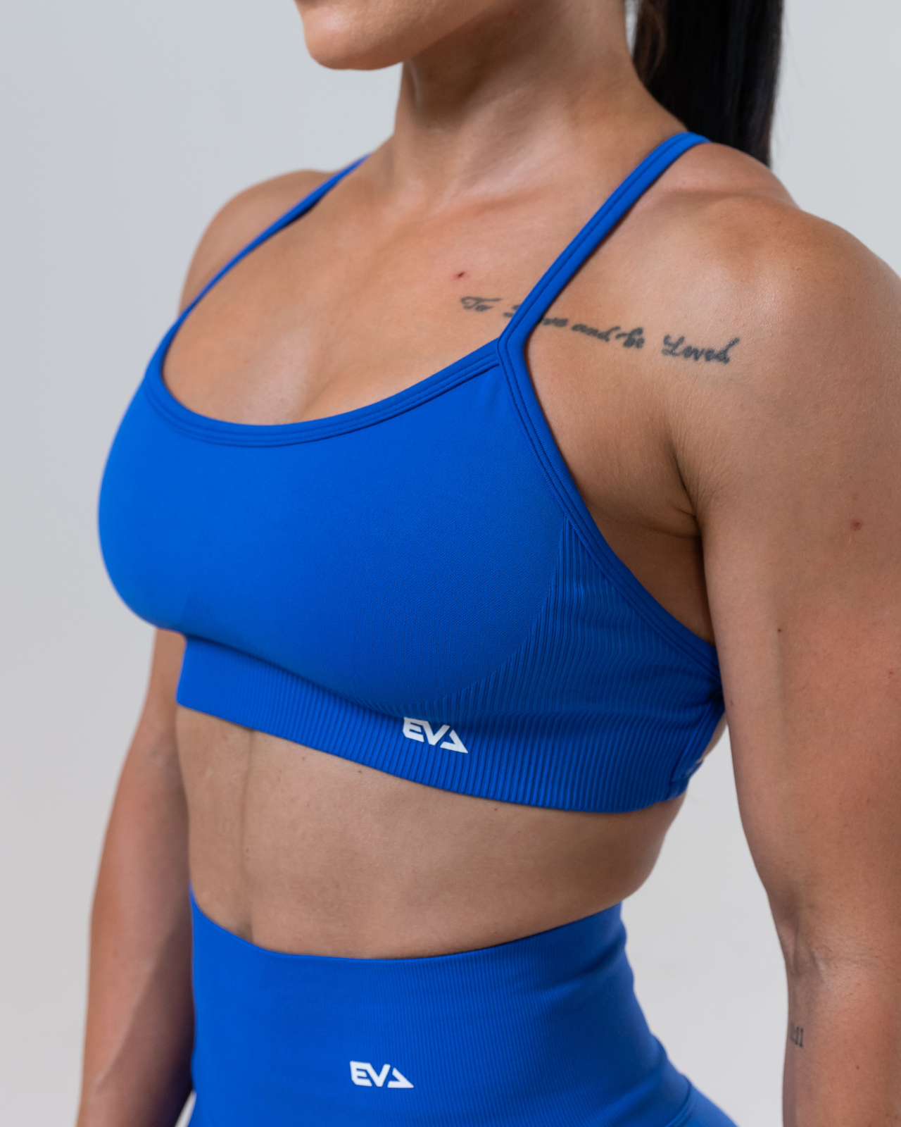 Aura Seamless Sports Bra [Electric Blue]