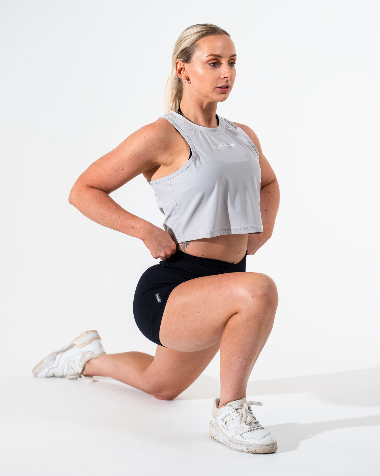 CROP TANK - ATHLETIC DIVISION [SMOKE GREY]