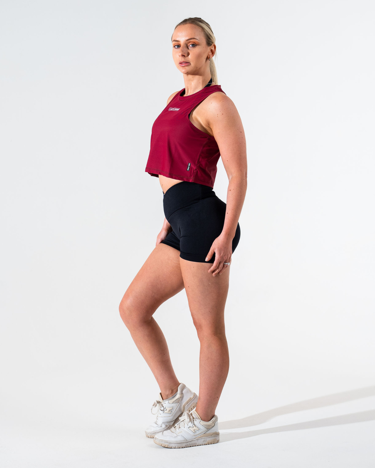 ATHLETIC DIVISION CROP TANK [DEEP RED]