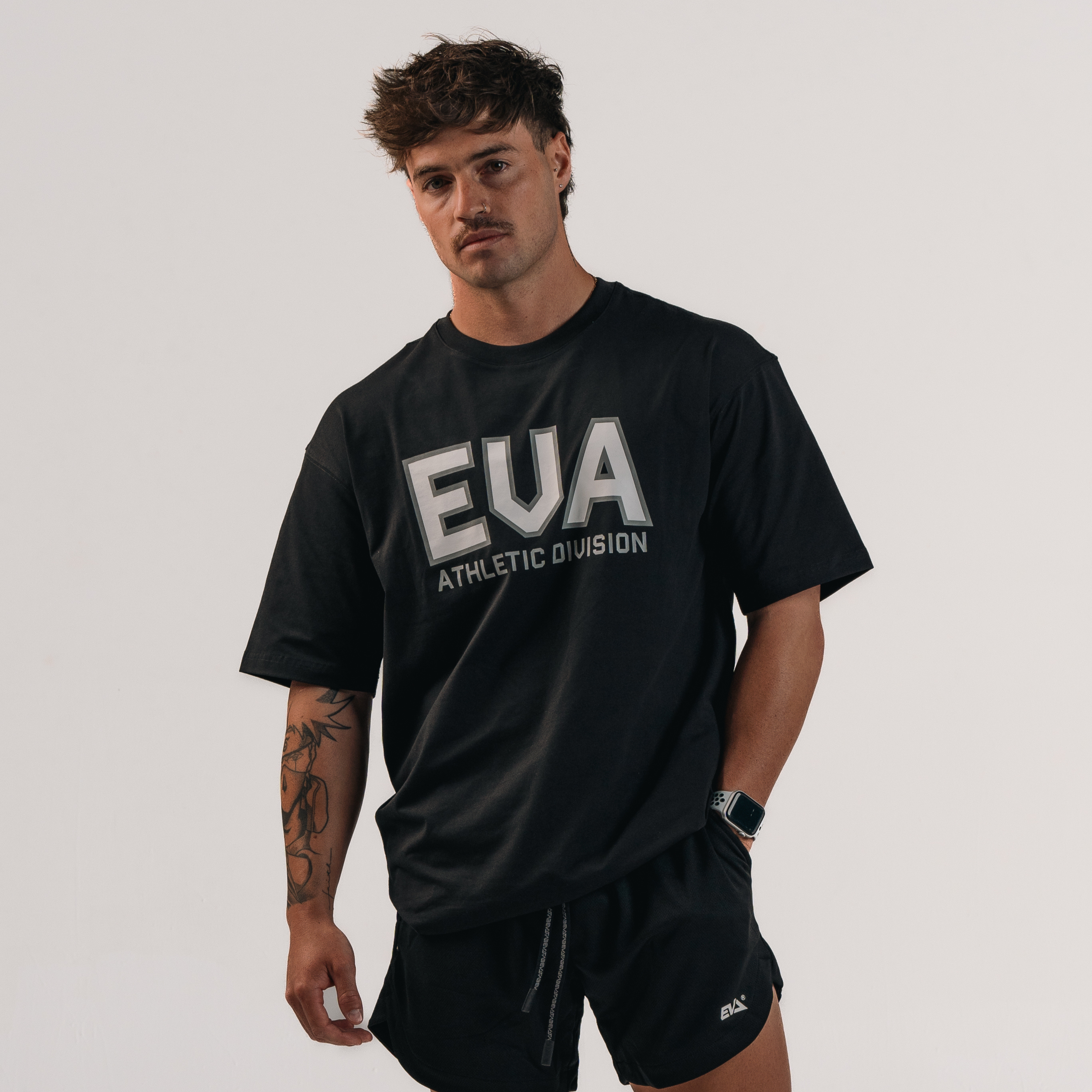 EVA8591 COLLEGE LONGLINE+ TEE [BLACK]