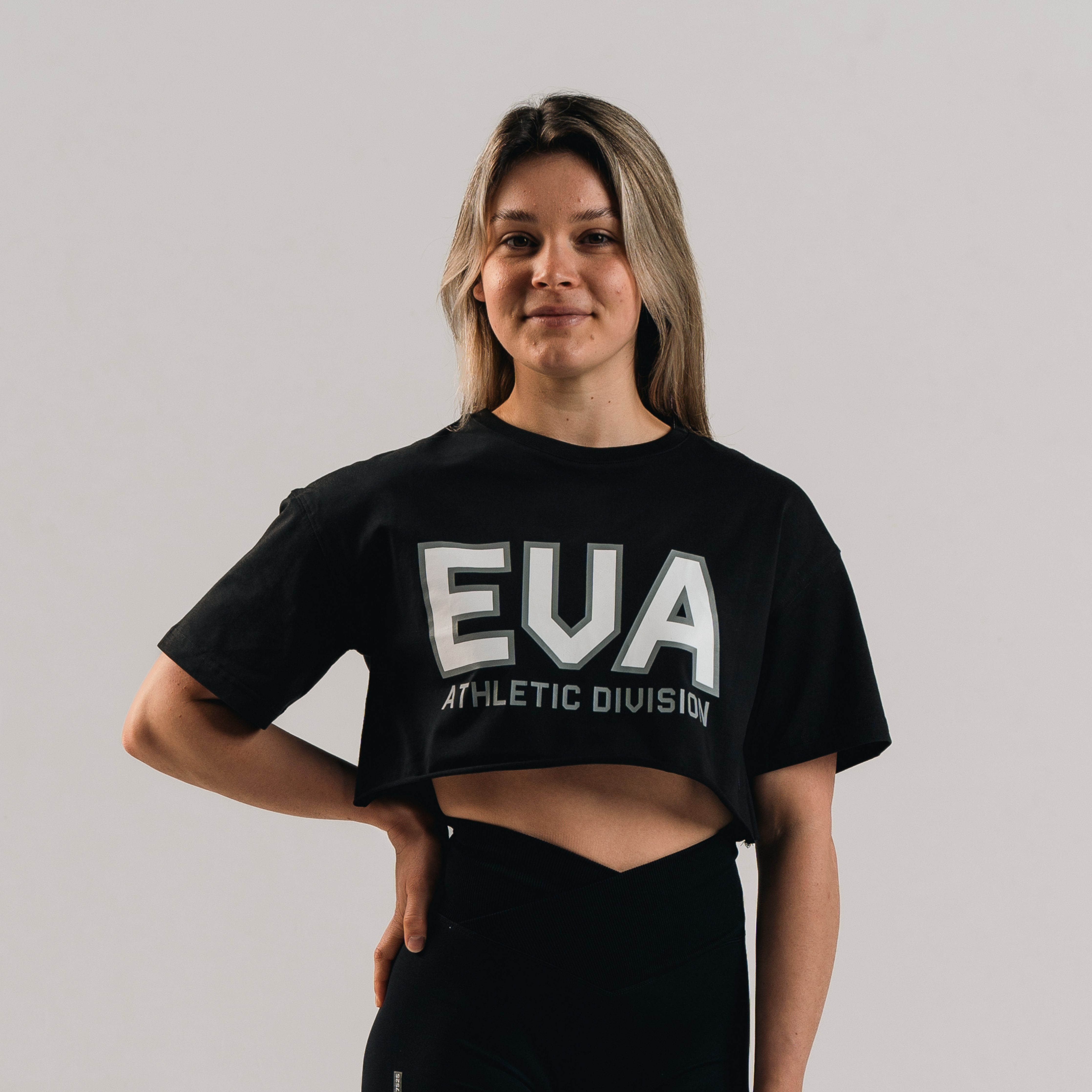 EVA8836 COLLEGE CROP TEE [BLACK]