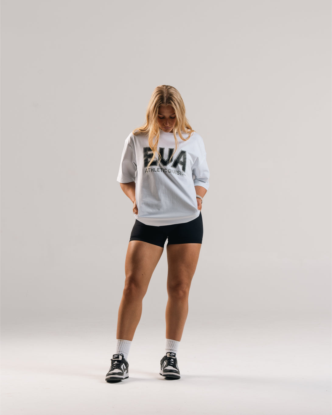 EVA8591 COLLEGE LONGLINE+ OVERSIZE TEE [WHITE]