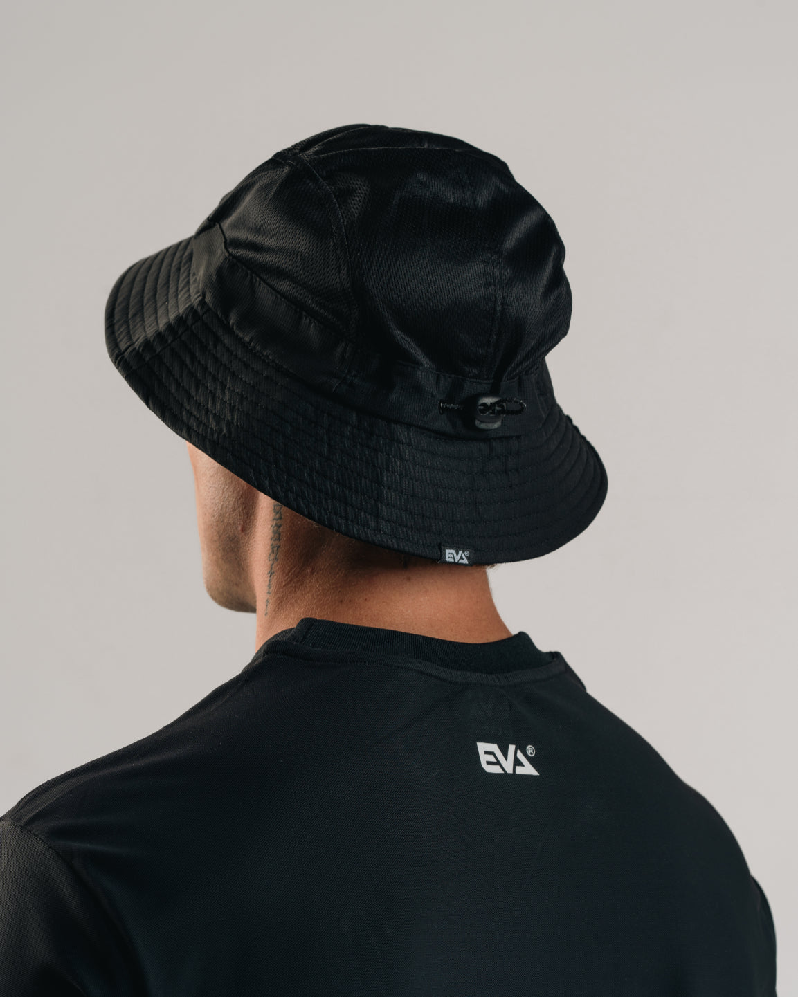 EVA BUCKET HAT [BLACK/WHITE]