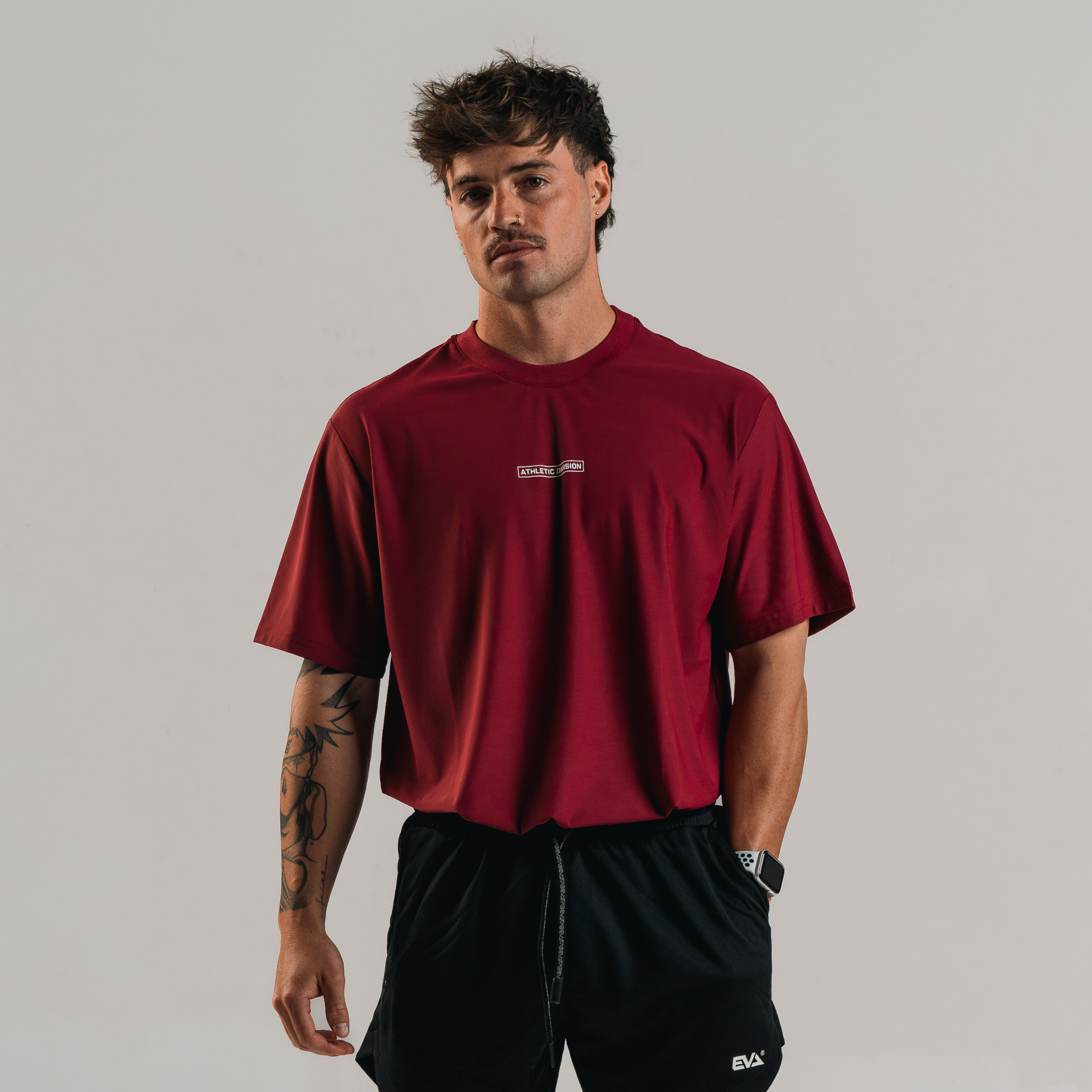 EVA7914 ATHLETIC DIVISION OVERSIZE TEE [DEEP RED]