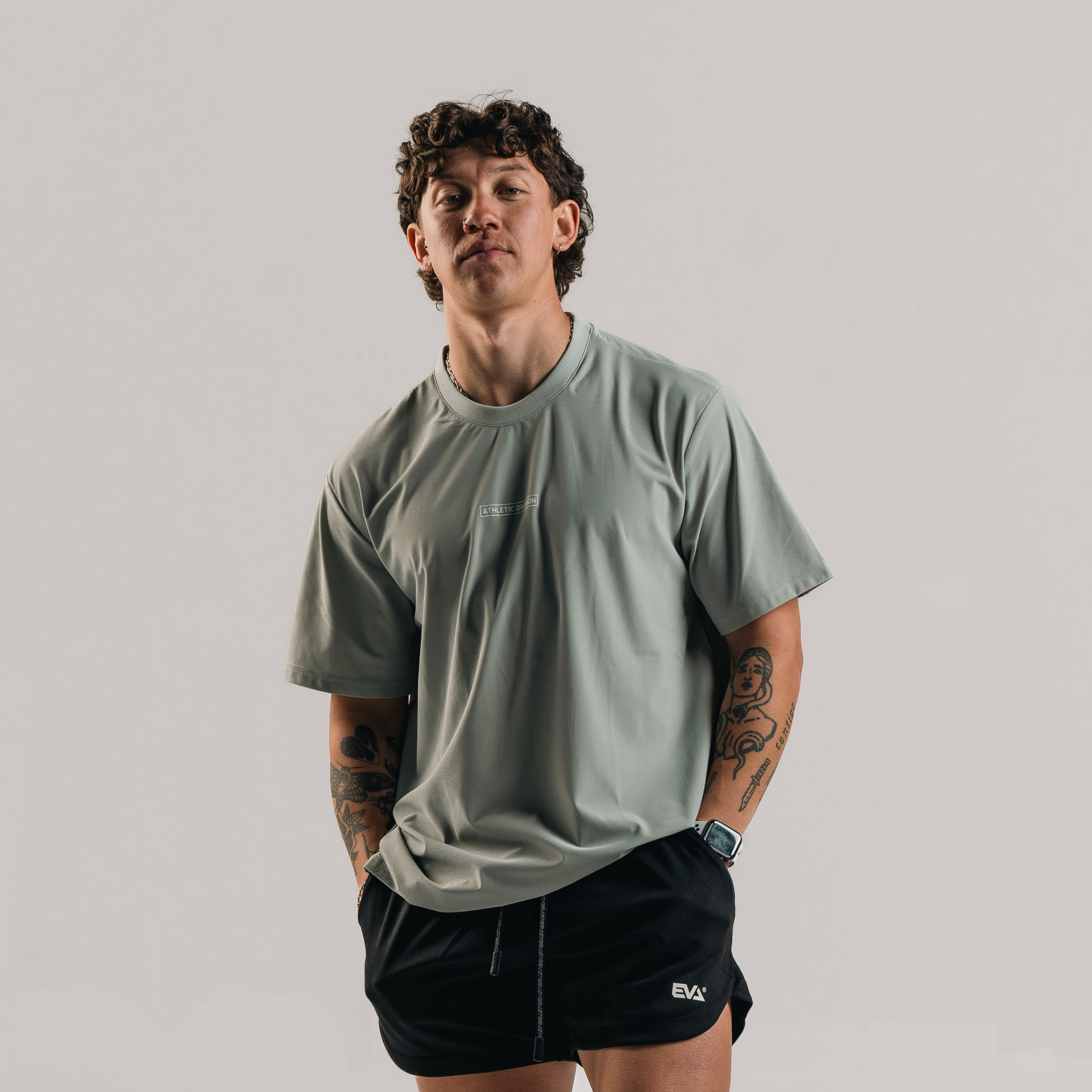 EVA7914 ATHLETIC DIVISION OVERSIZE TEE [SAGE GREY]