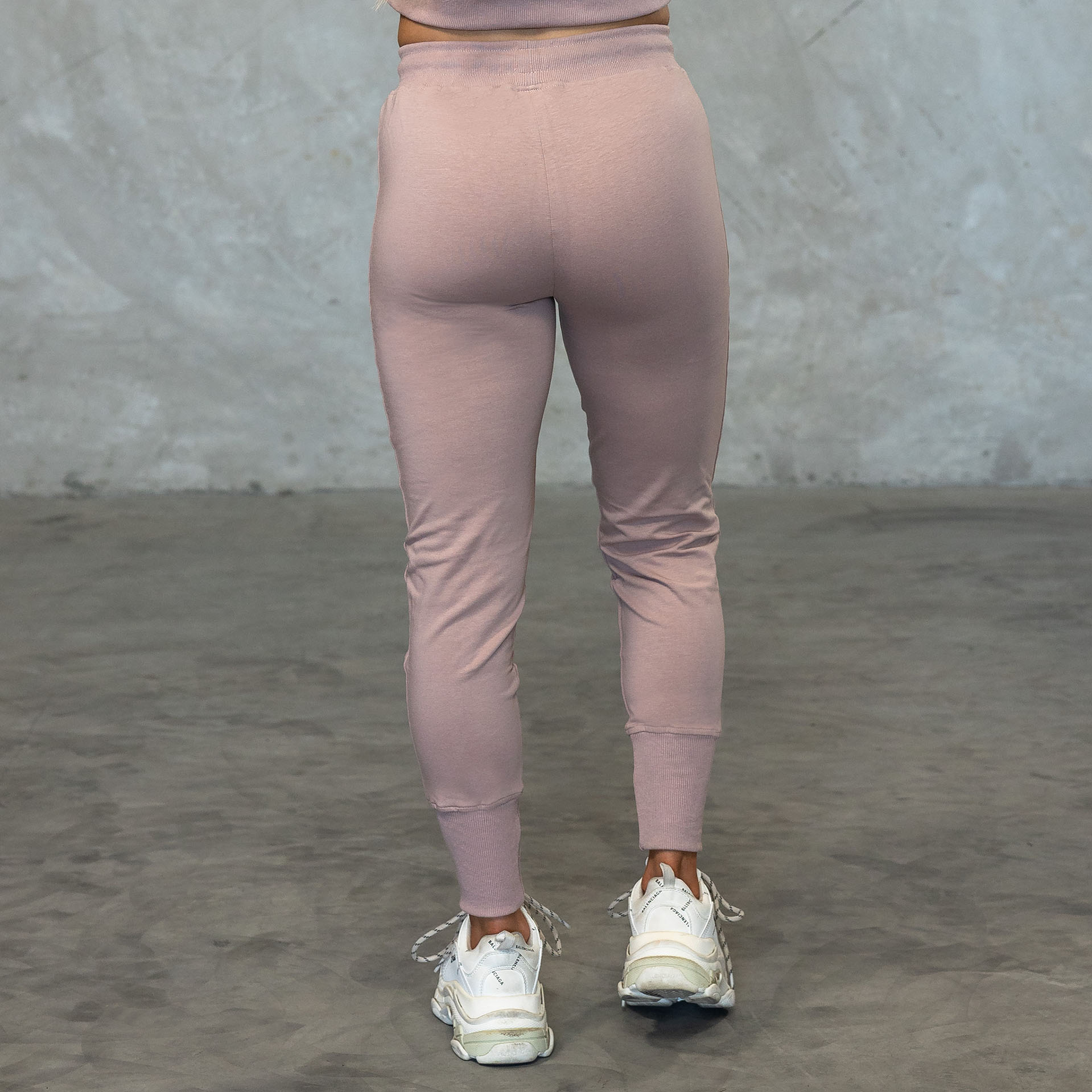 EVA8218 On-Duty Joggers [Milk Chocolate]