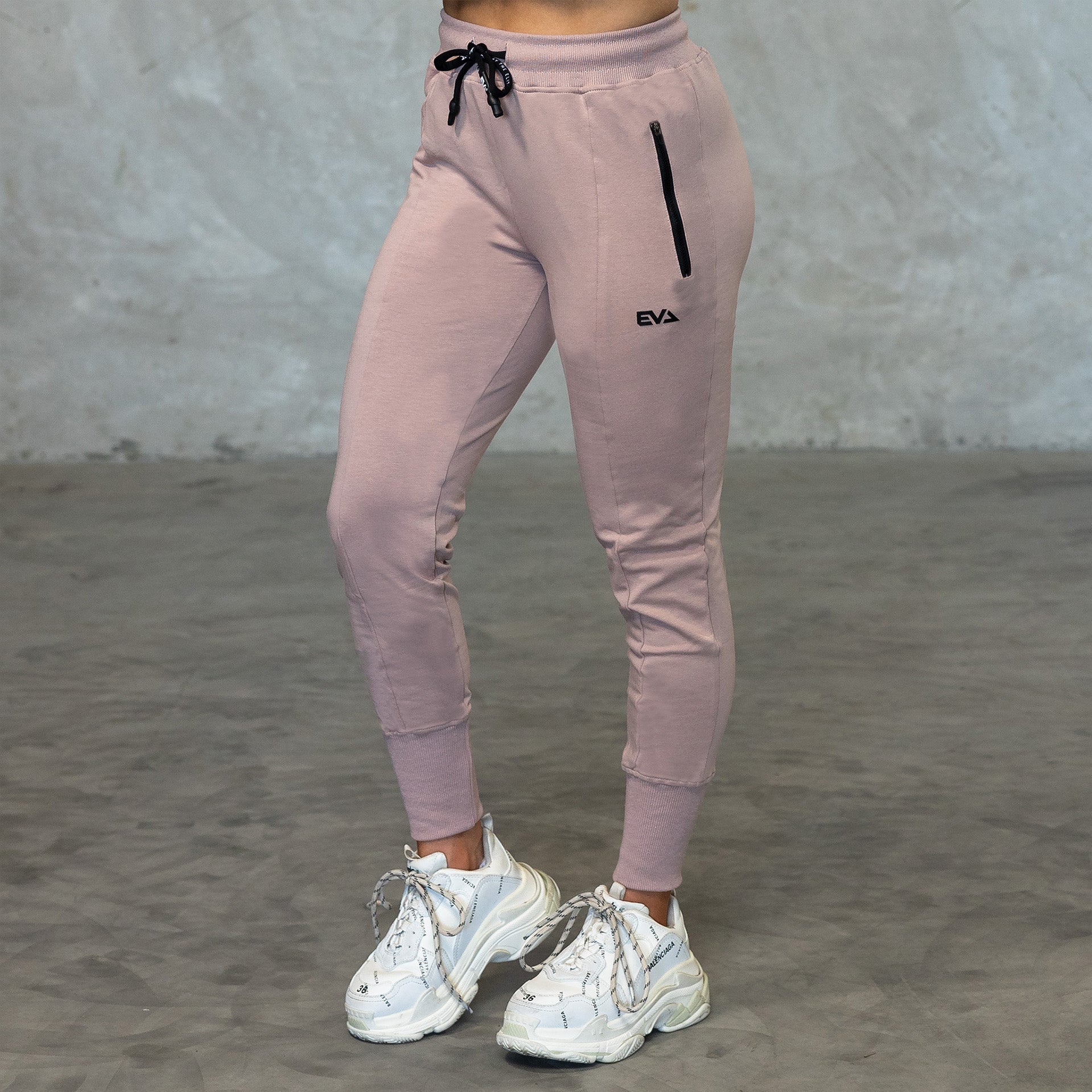 EVA8218 On-Duty Joggers [Milk Chocolate]