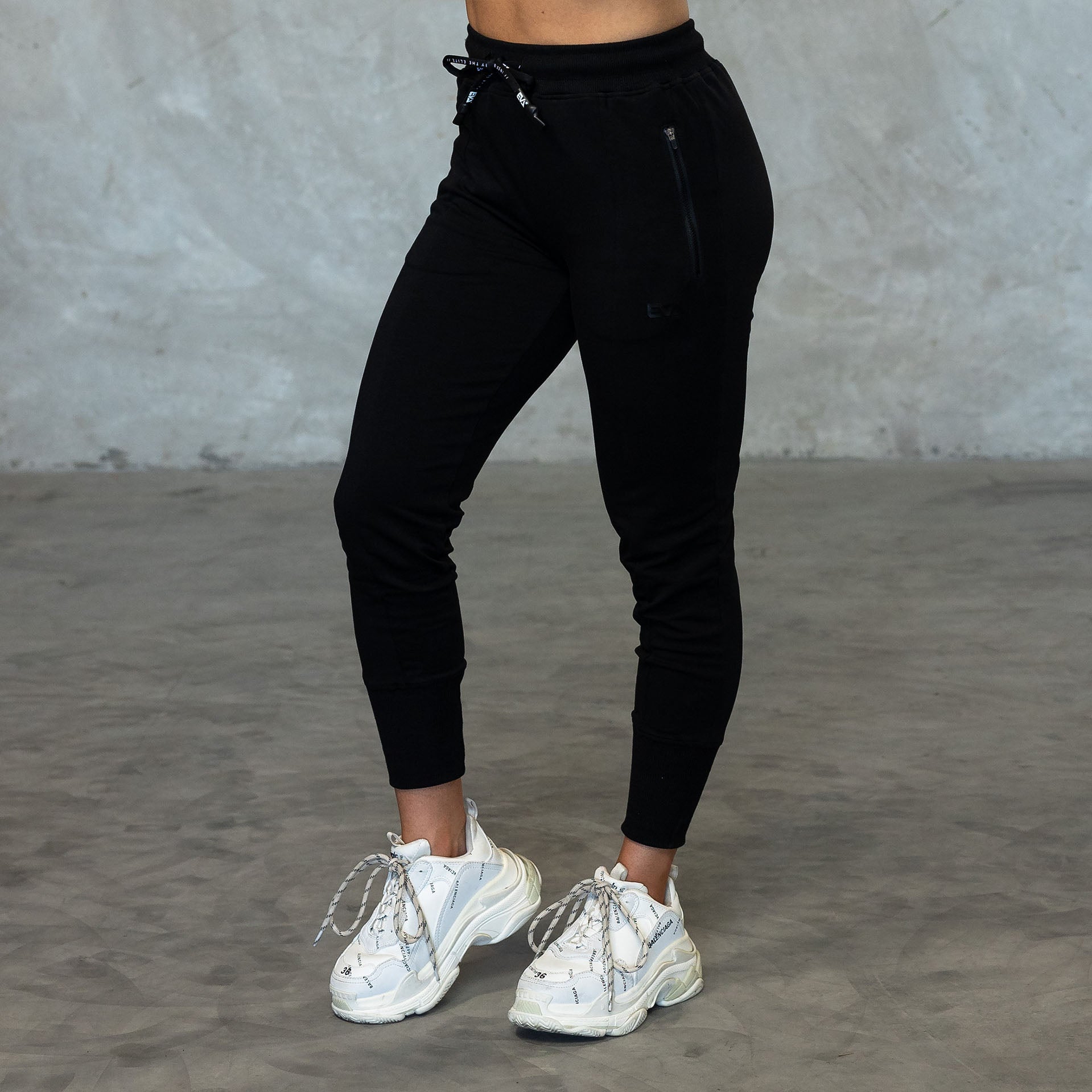 EVA8218 On-Duty Joggers [Black]