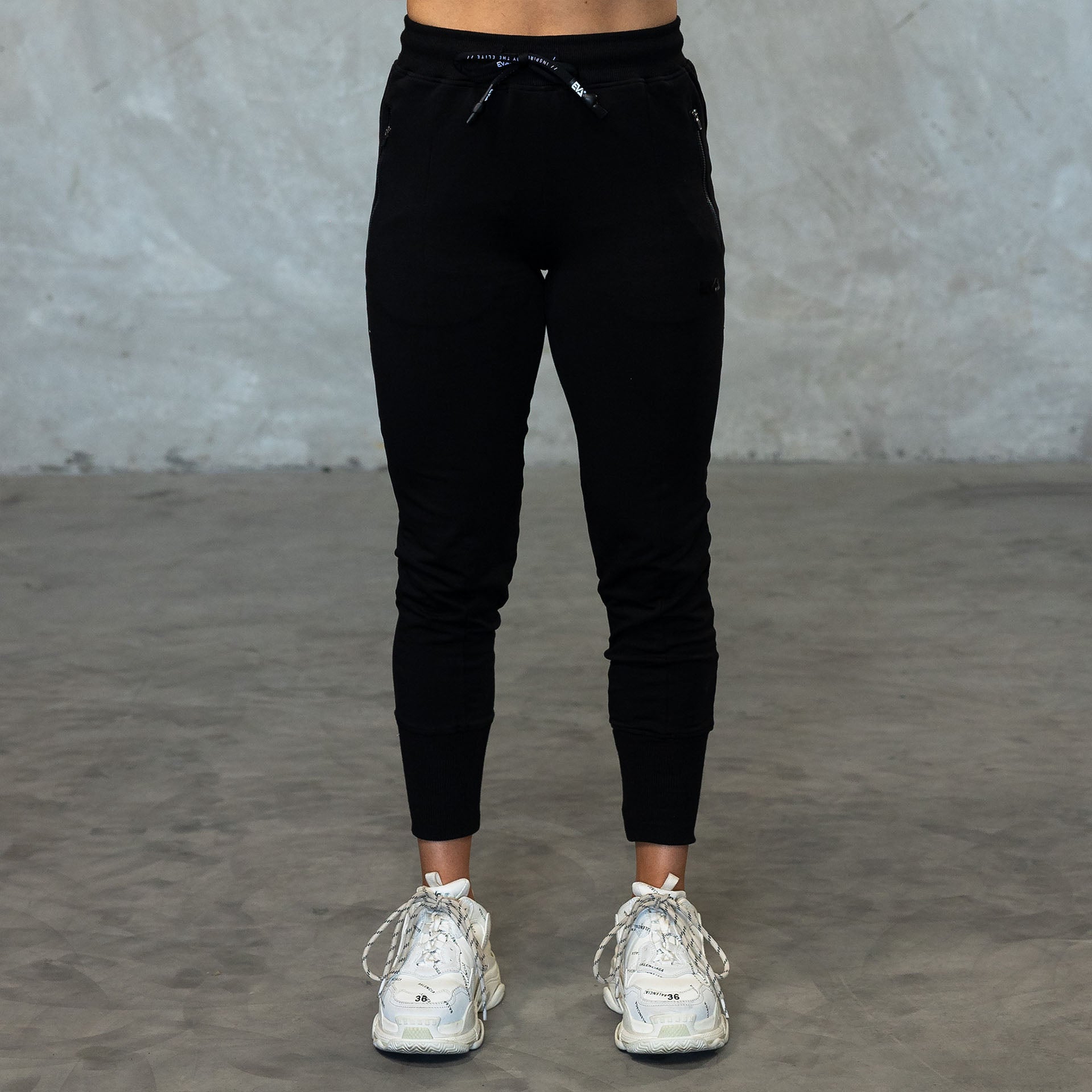 EVA8218 On-Duty Joggers [Black]