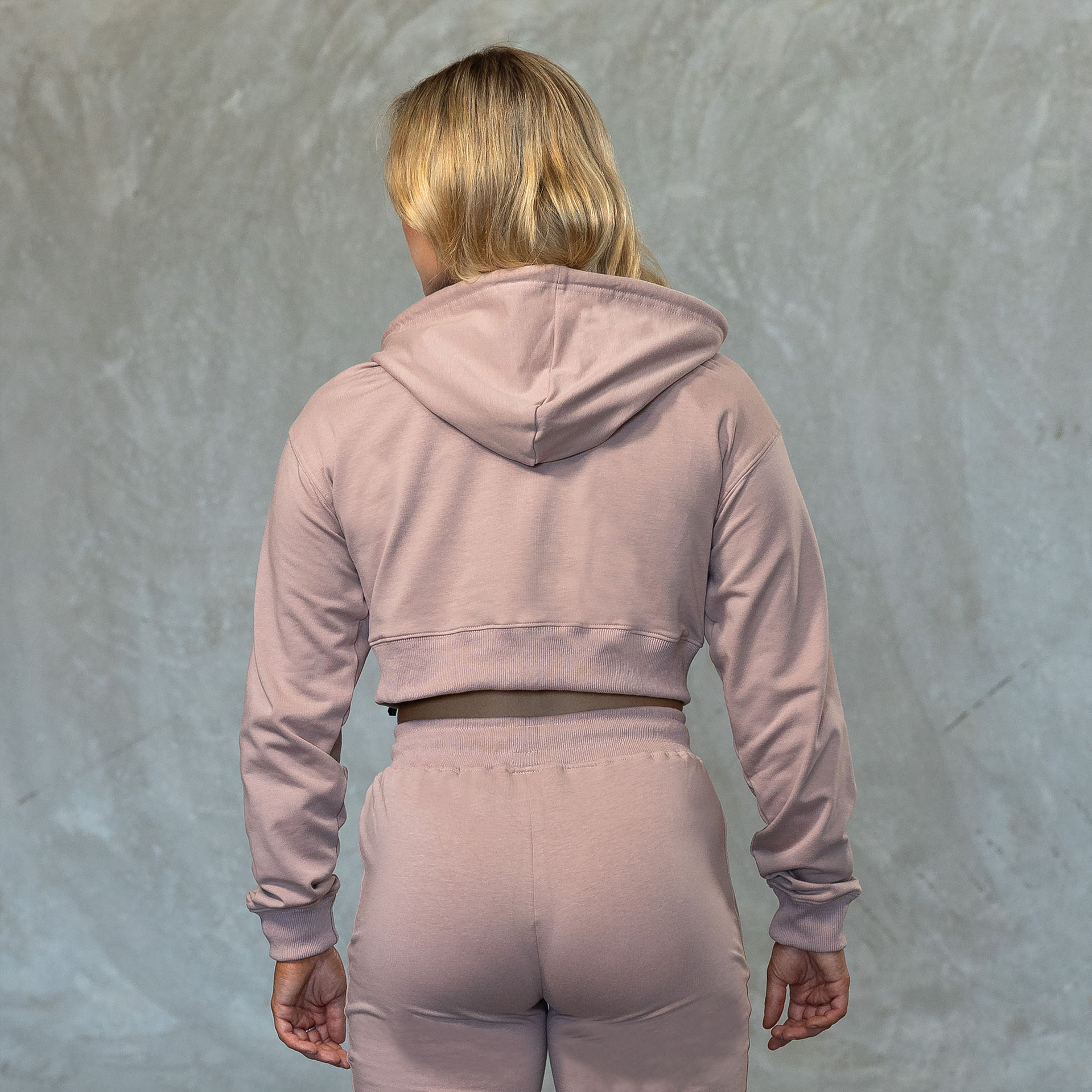 EVA7365 On-Duty Crop Hoodie [Milk Chocolate]