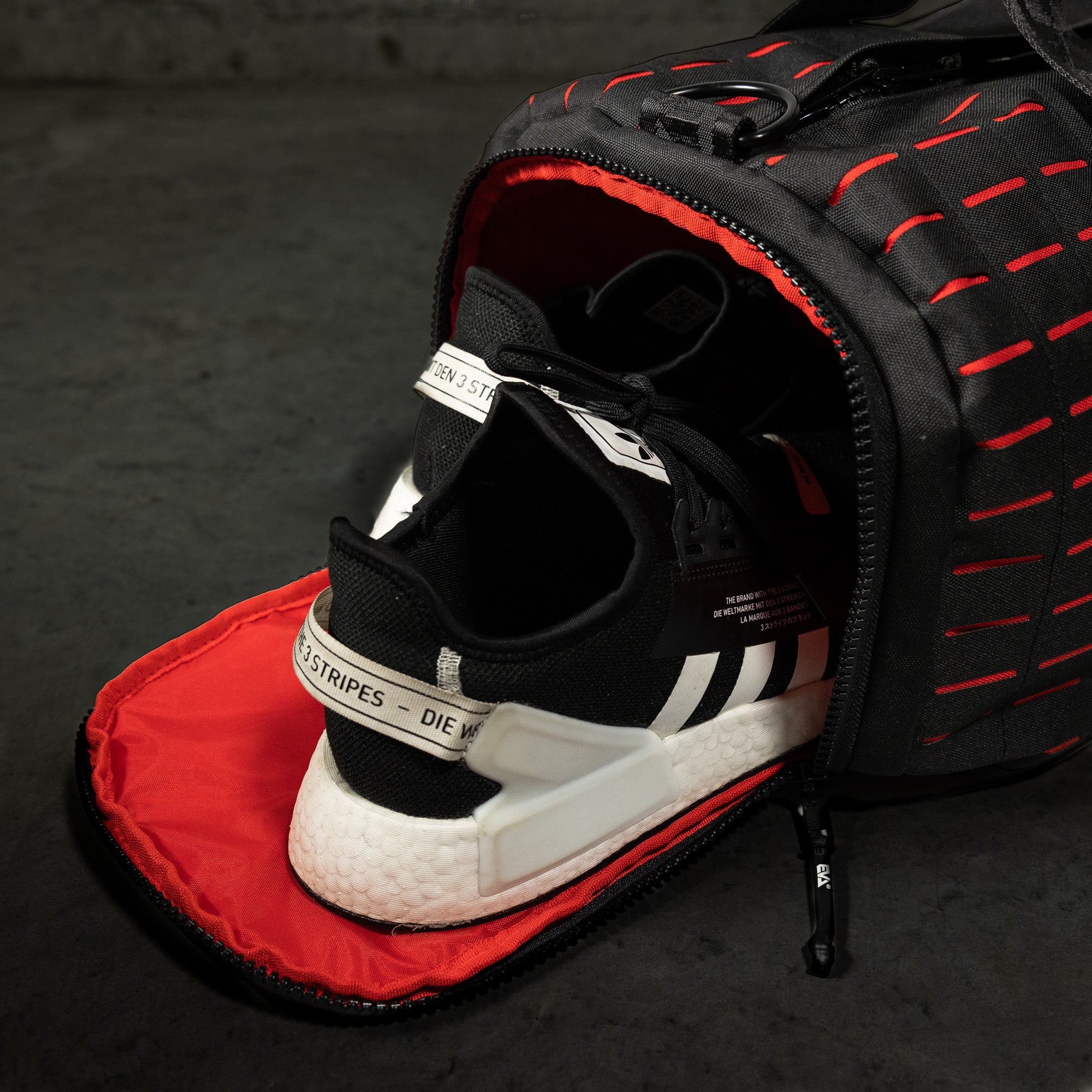 Elite Duffel [black/red]