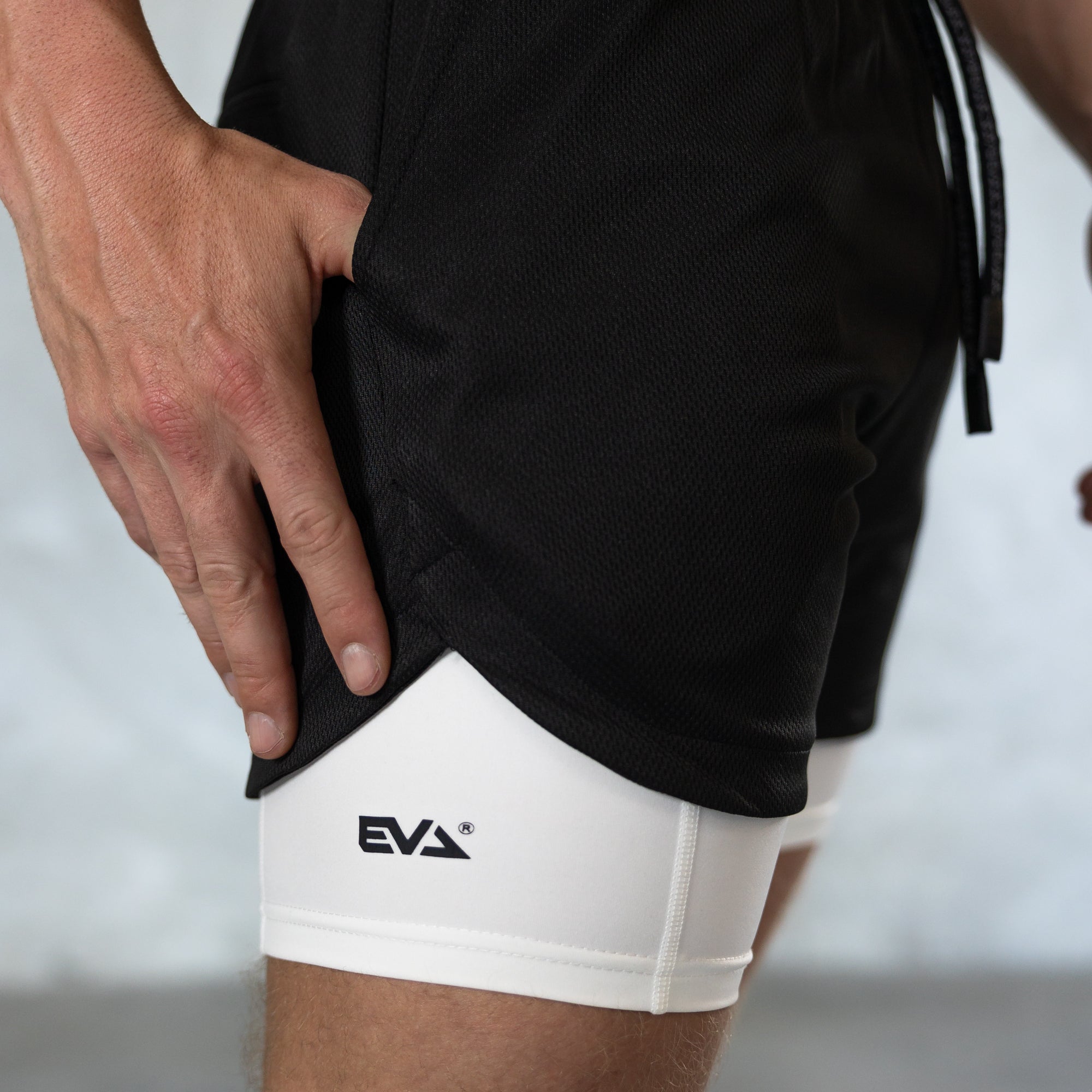 TRAINER LINER SHORTS [BLACK/WHITE]