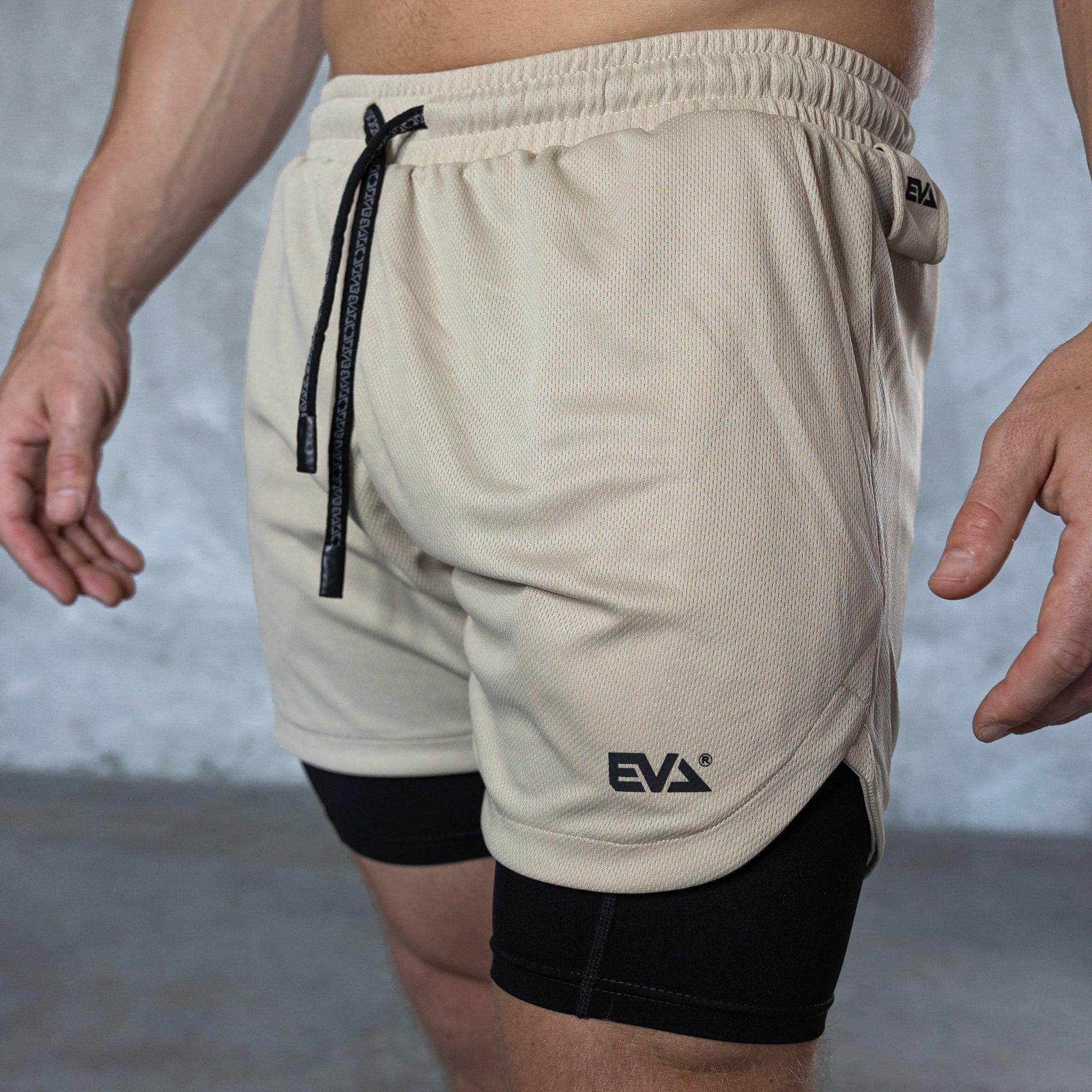 TRAINER LINER SHORTS [BONE/BLACK]