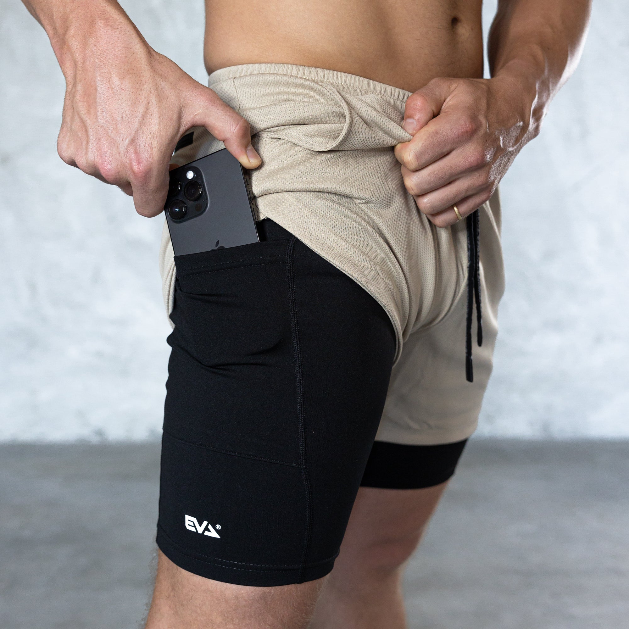 TRAINER LINER SHORTS [BONE/BLACK]